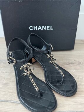 CHANEL Black Quilted Leather Chain-Trim T-Strap Sandals